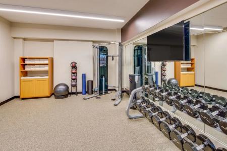 DoubleTree by Hilton & Suites - 15