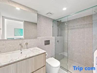 Burleigh Beach Tower - 192