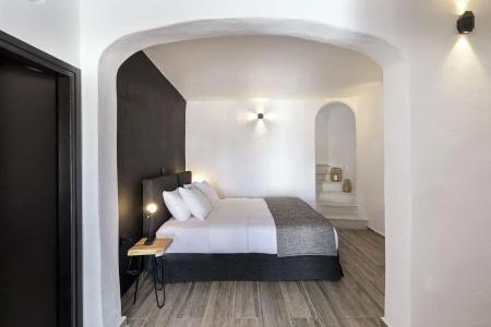 Pearl of Caldera Oia - Boutique by Pearl Collection - 39