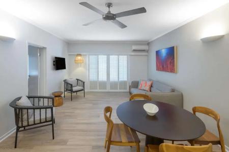 Ramada by Wyndham - 40