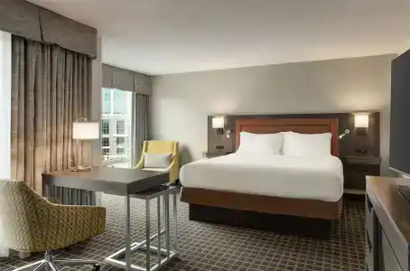 Hampton Inn & Suites-Downtown-Riverplace - 103