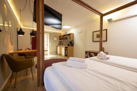Little Suite - 80