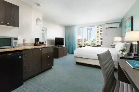 Courtyard by Marriott Waikiki Beach - 54