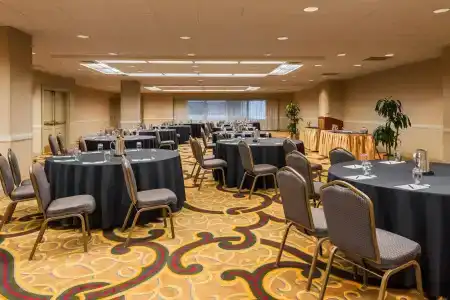 Hilton Indianapolis & Suites - 30