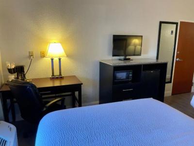 Days Inn & Suites by Wyndham - 60
