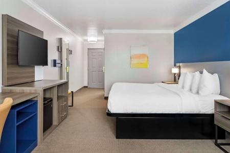 Country Inn & Suites by Radisson, Beach, TX - 19