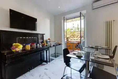 Little Rhome Suites - 11