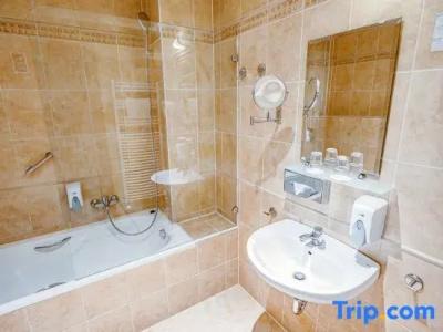 Holiday Beach Budapest Wellness with Sauna Park - 27