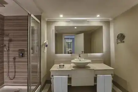 Delphin Imperial Lara - 52