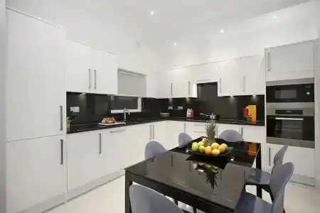 Queensgate Court - 135