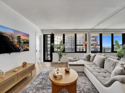The Alexander All Suites - 302