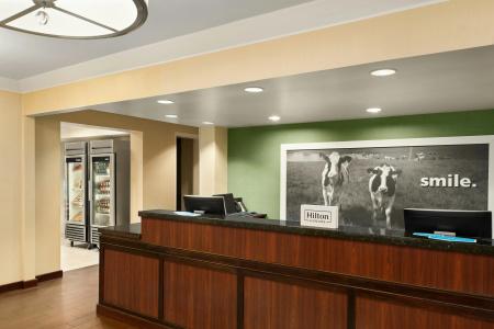 Hampton Inn Portland Airport - 24