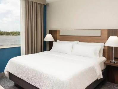 Cambria Miami Airport - Blue Lagoon - 79