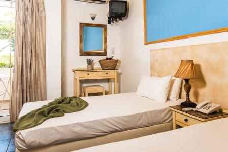 Yiannis Manos Resort - 9