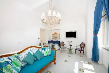 Eden Roc Suites - 403