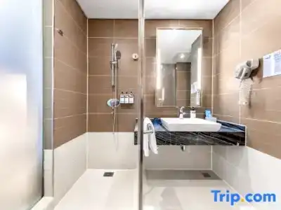 Holiday Inn Express Chongqing Guanyinqiao , an IHG - 81