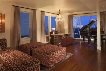 International House - 27