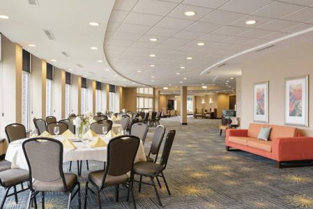 Hilton Garden Inn - 36
