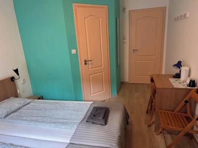 Omega Guesthouse Budapest - 40