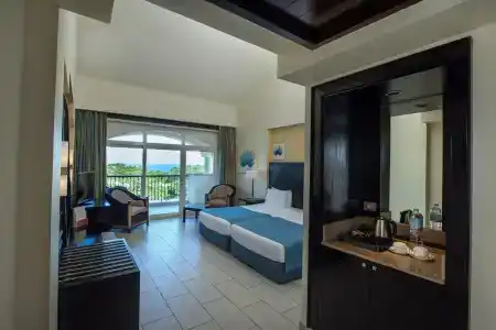 Reef Oasis Blue Bay Resort & Spa - 3