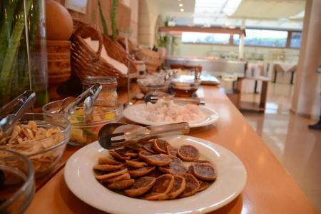 Macaris Suites & Spa - 10