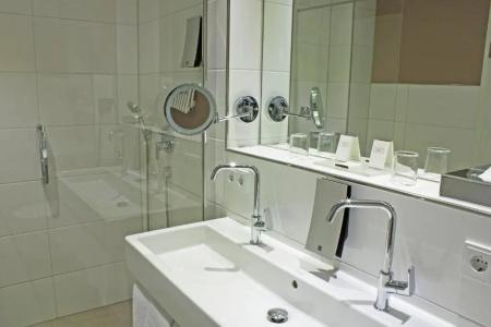 Bayerischer Hof - 90