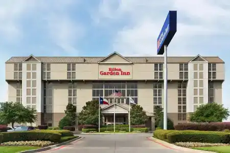 Hilton Garden Inn Dallas/Market Center - 37