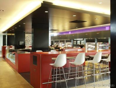 citizenM Schiphol Airport - 13