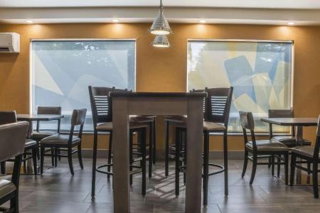 Quality Inn - 20