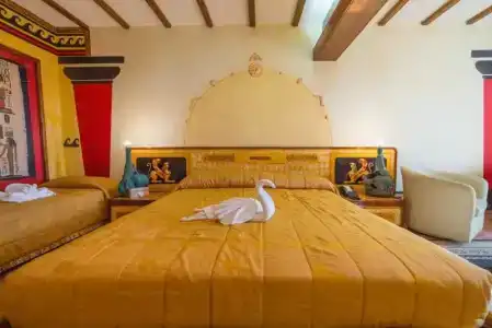 Roman Boutique - 13