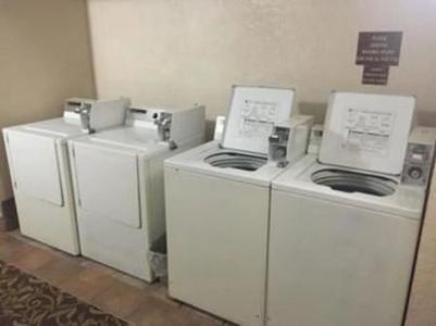 EverSpring Inn & Suites - 20