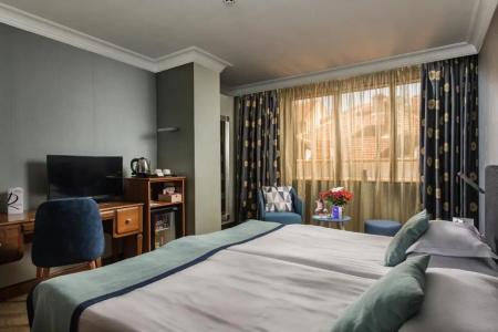 Rosslyn Thracia Sofia - 50