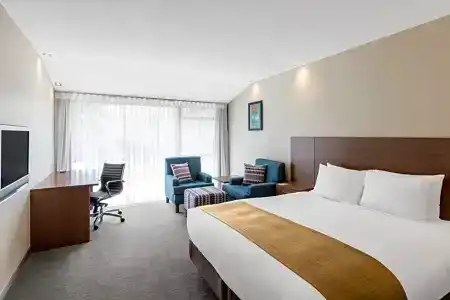Holiday Inn Airport - 70