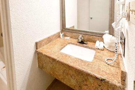Comfort Inn Maingate - 9