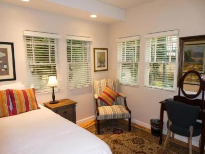 Briarwood Inn - 233