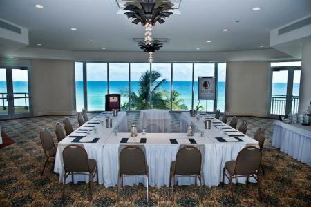 DoubleTree by Hilton Ocean Point - North Miami Beach - 14