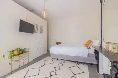 Lot - 4