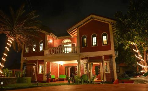 Explore Hostels - 0