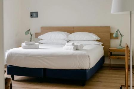 Tomato Backpackers - 99