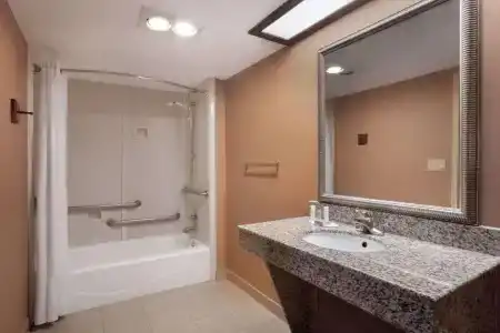 Days Inn & Suites by Wyndham - 28