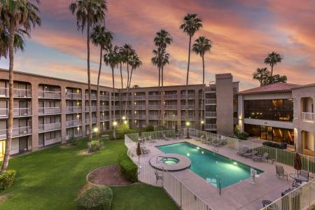 Best Western Plus Thunderbird Suites - 14