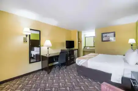 Quality Inn-Central Park Area - 49