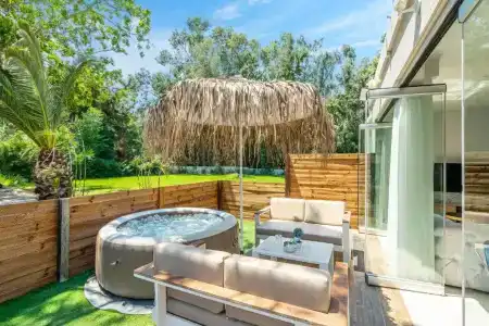Bamboo Suites Boutique - 167
