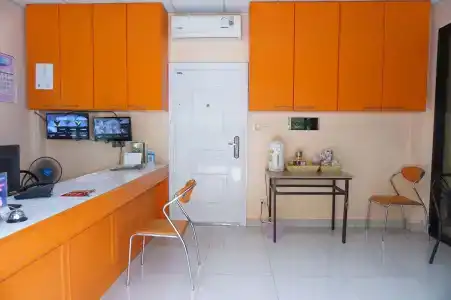 Jirasin & Apartment - 12