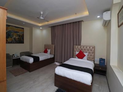 Capital O 13184 Savi International - 1