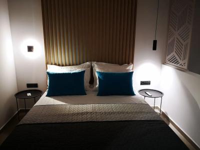 Zoes & Suites - 166