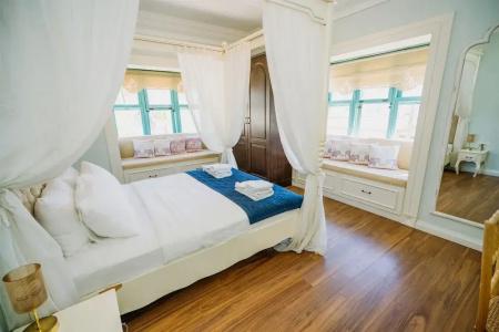 Beyaz Kapi Boutique - 3