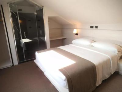 Ariston & Apartments - 76