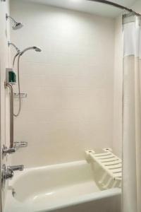 SpringHill Suites by Marriott Atlanta Airport Gateway - 16