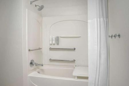 Baymont by Wyndham Miami Doral - 9